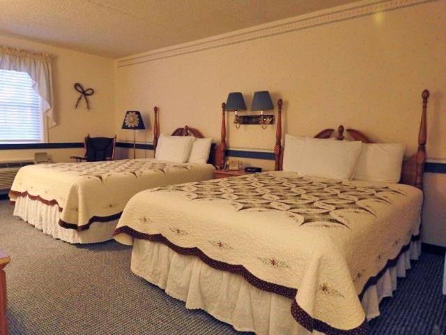 Country Living Inn Smoketown  Экстерьер фото