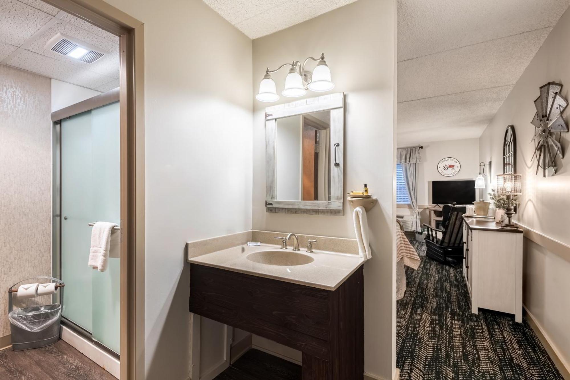 Country Living Inn Smoketown  Экстерьер фото